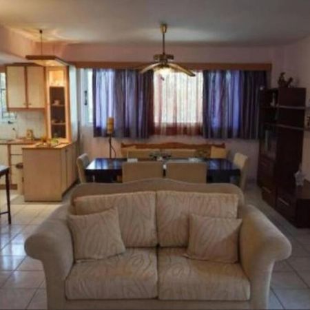 George 'S Nest Apartman Ájosz Szpirídon Kültér fotó